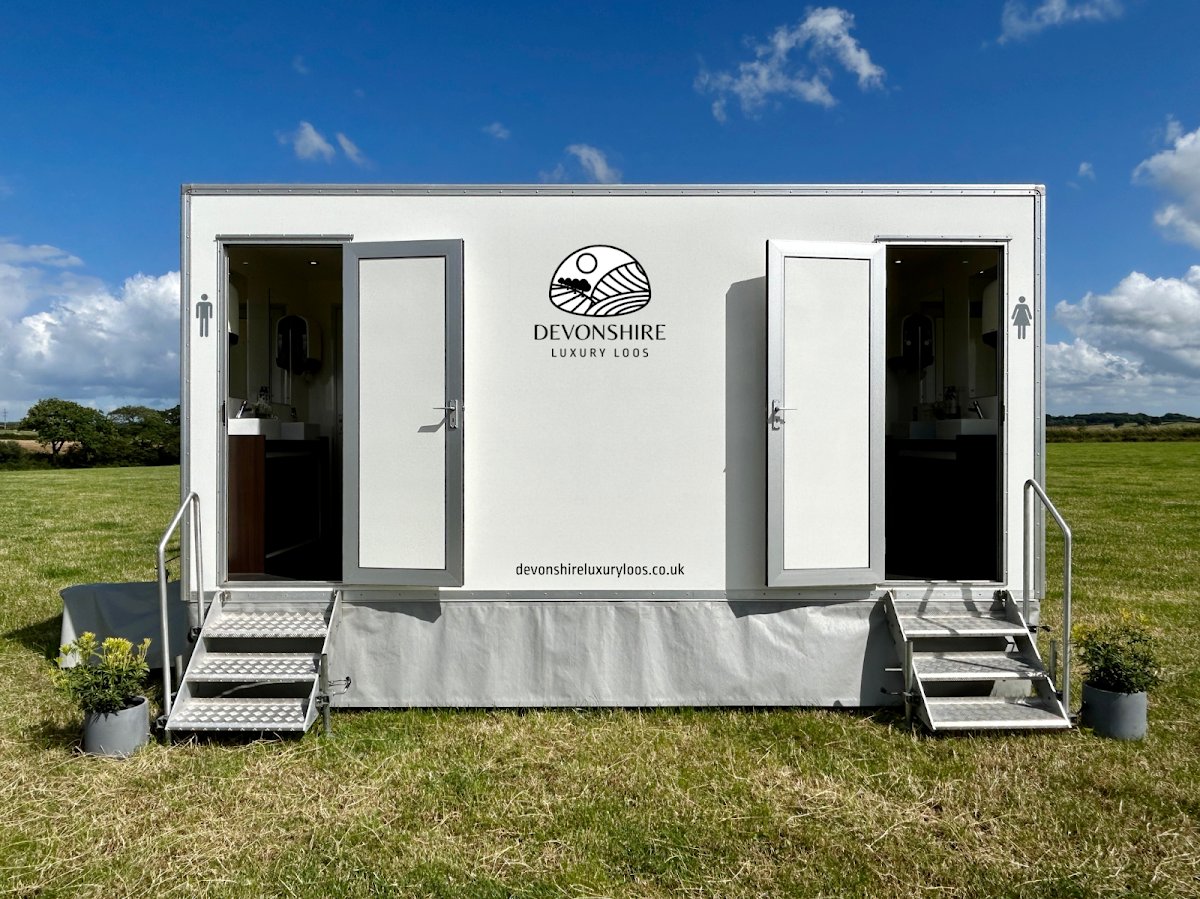 Devonshire Luxury Loos - Portable toilet hire - Photo 2