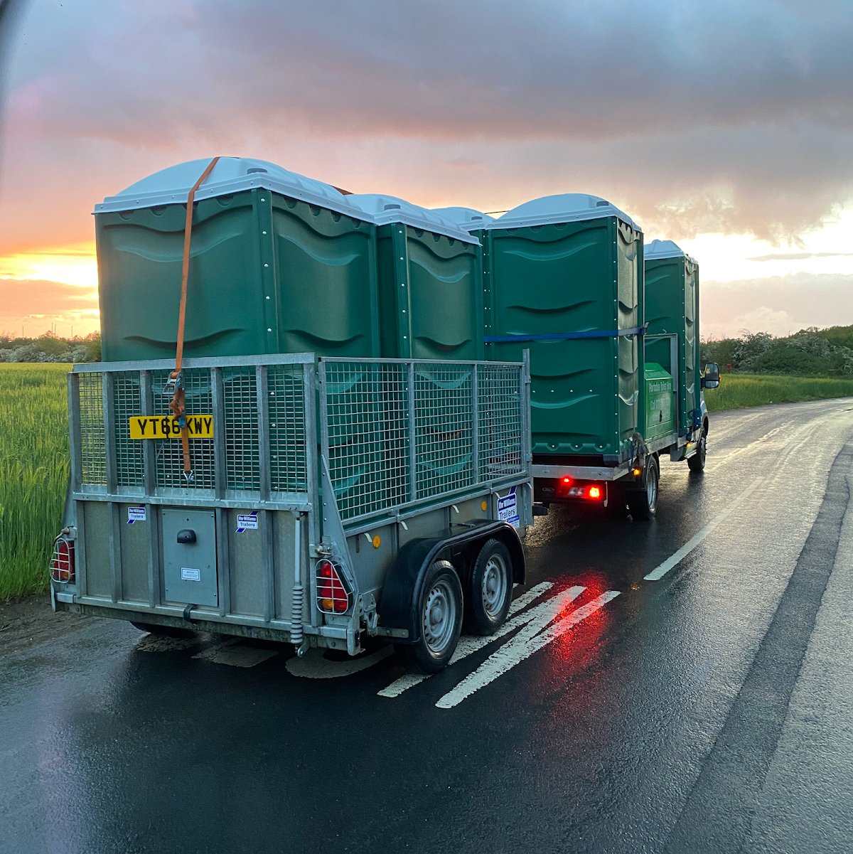 Fast Loo Portable toilet hire - Photo 3