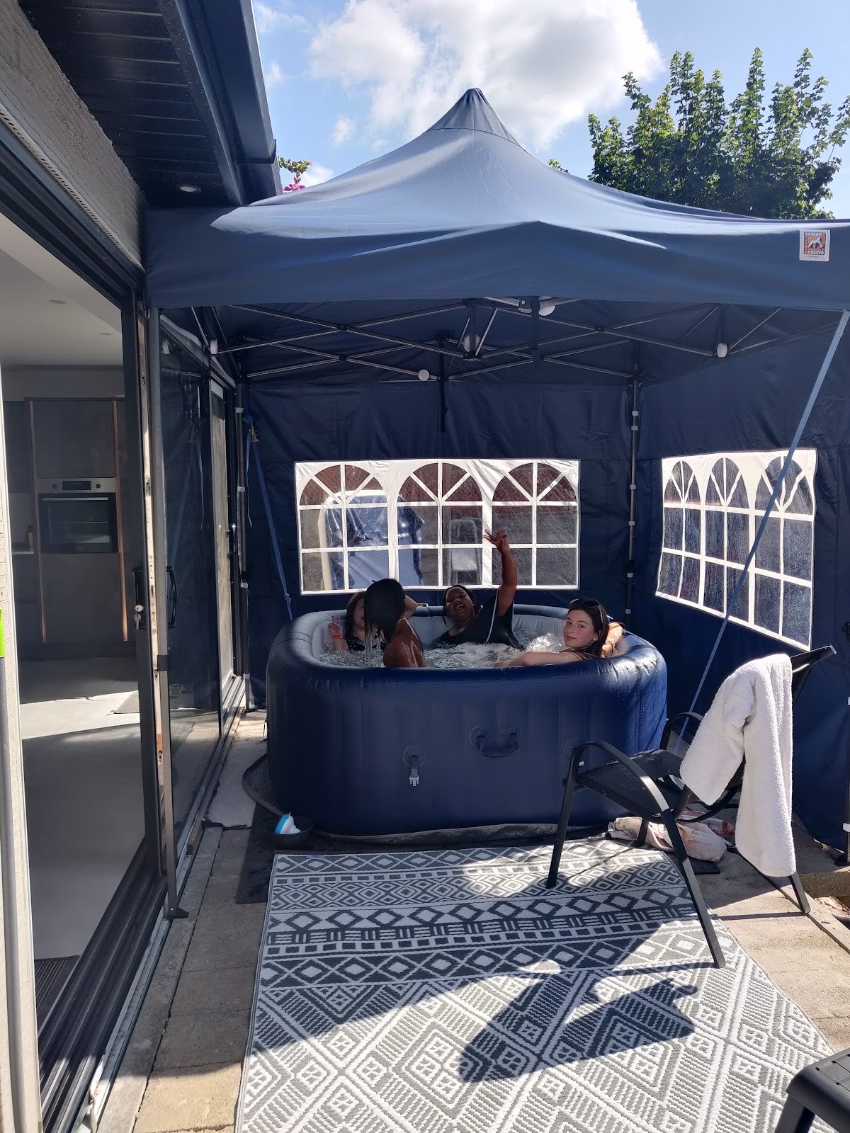 Lovely Bubbly Hot Tub Hire Ltd