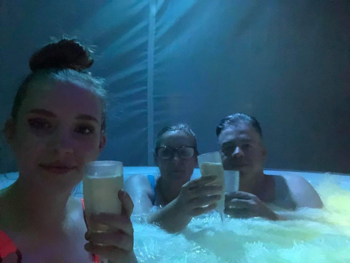 Lovely Bubbly Hot Tub Hire Ltd - Photo 3