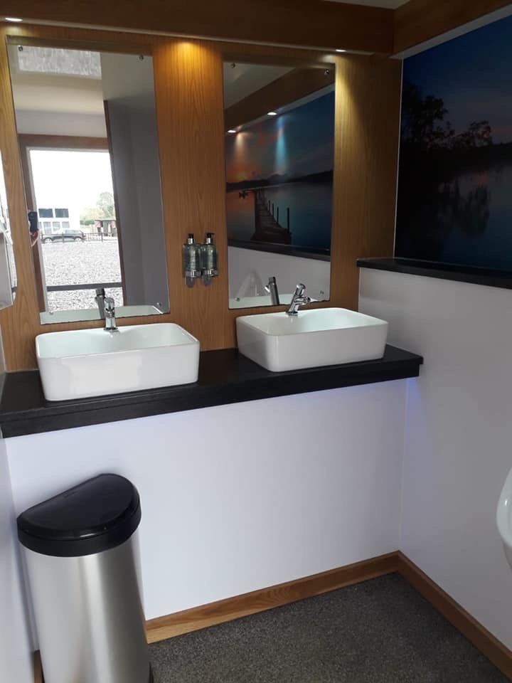 Owens Luxury Loos - Photo 3